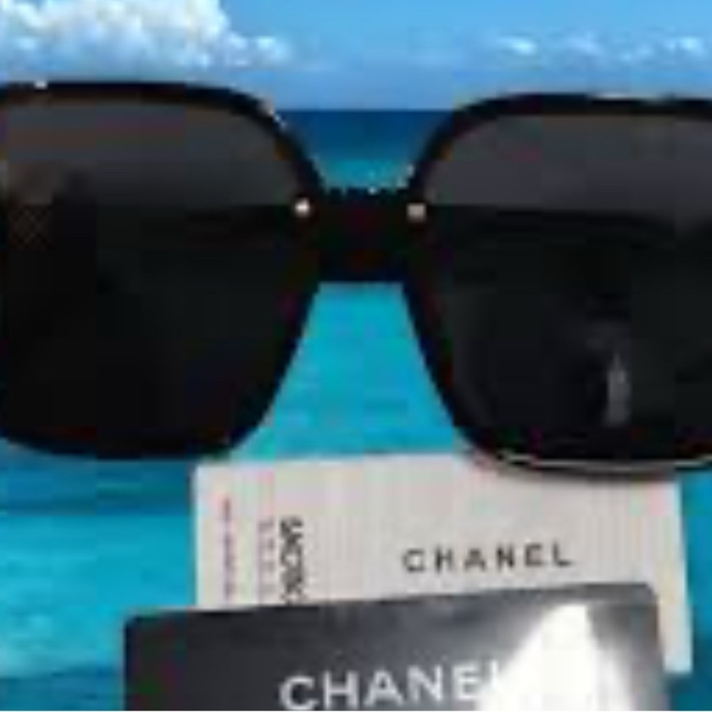 CHANEL Glossy Black Eyewear - Picture 4 of 4